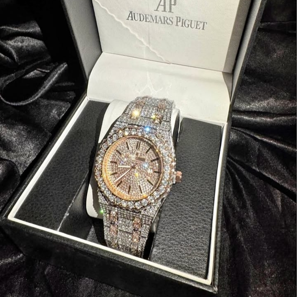 Audemars Piguet Women's Luxury Watch - Silver and Gold